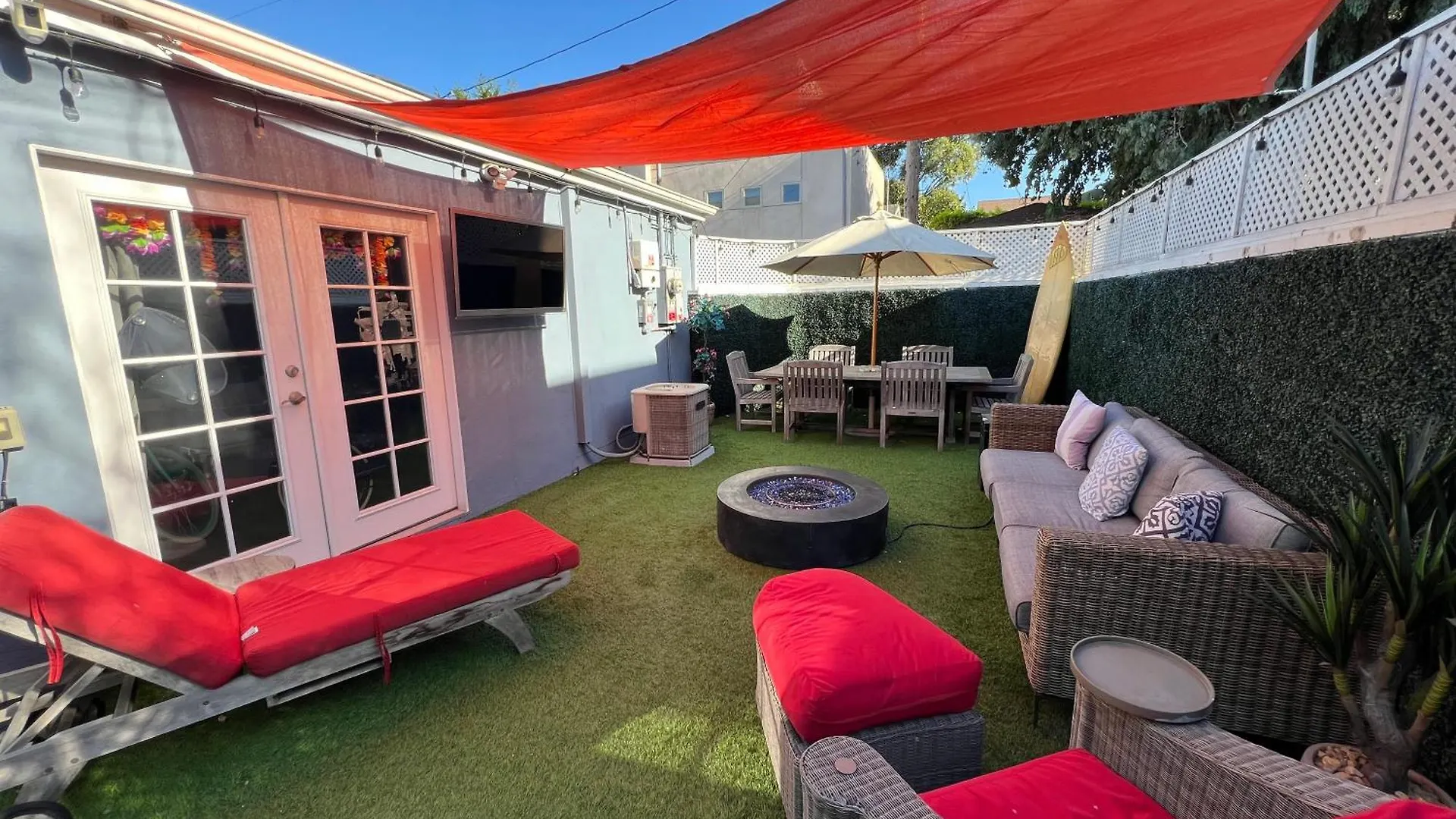 Chic Venice Beach Bungalow Steps From The Canals & Beach Los Angeles